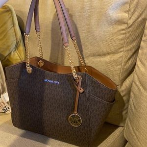 Micheal Kors shoulder purse new with tags